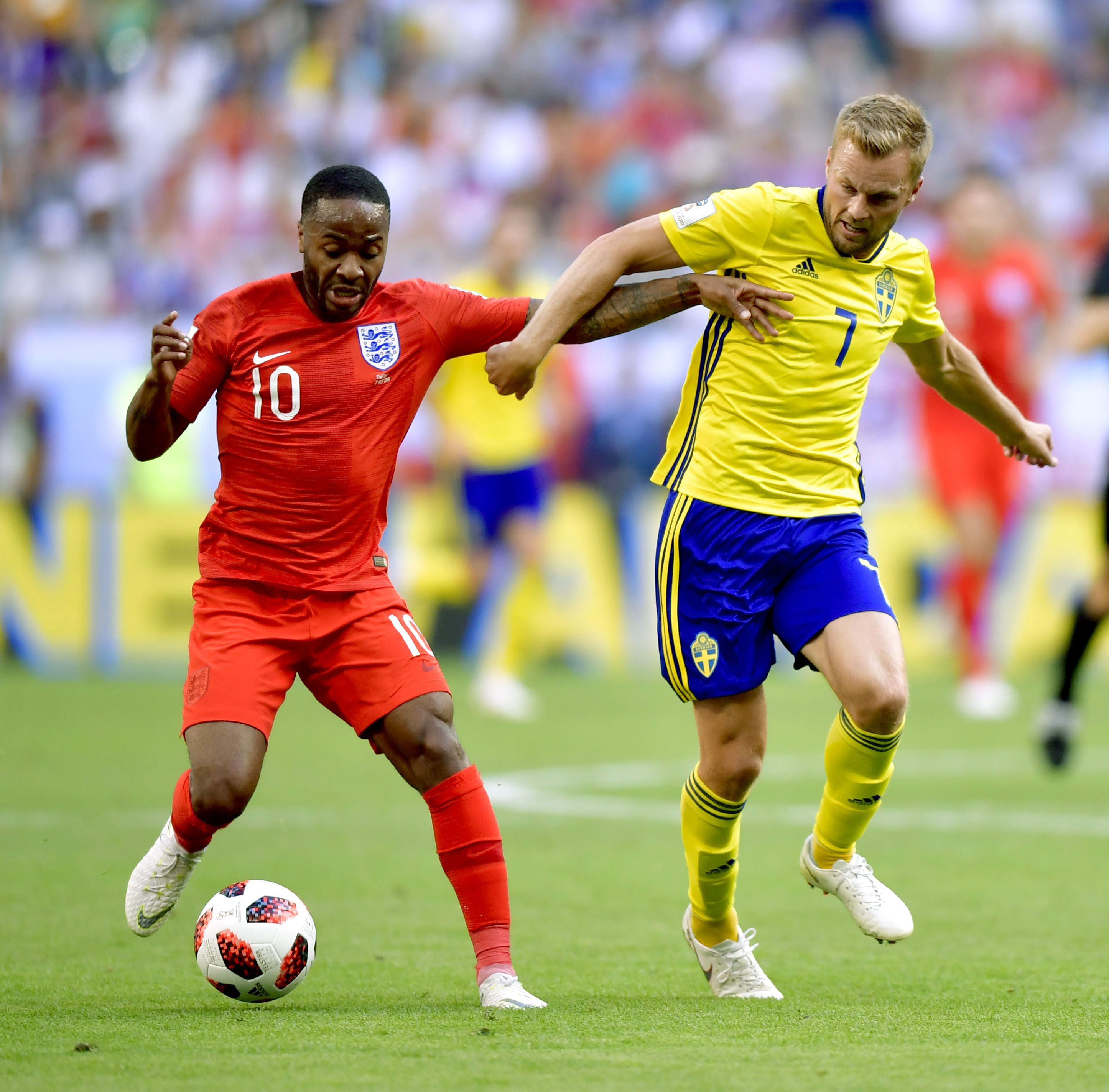 英格兰队逆转瑞典队，奥恰洛夫惊艳四座