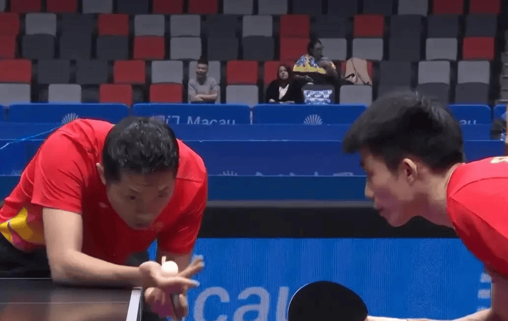 中国队险胜日本队，许昕统治全场