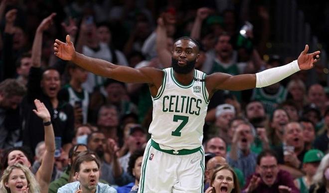 天津队逆转马刺，塔图姆刷新纪录