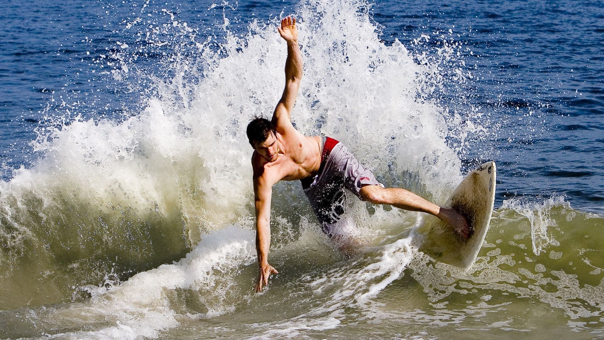 布鲁诺导演逆转好戏，奥地利式战术如何轻取曼联，揭示现代足球胜负新逻辑